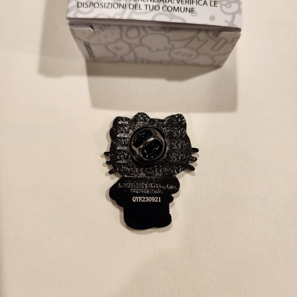 Loungefly Hello Kitty Summer Glitter Mermaid Blind Box Enamel Pin Swim Suit Open - Picture 9 of 10